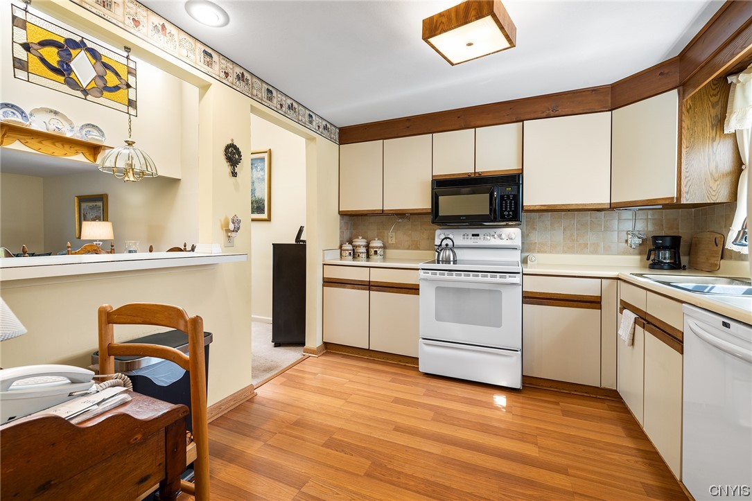 6119 Diffin Road Cicero, NY 13039 - Photo 3 of 27