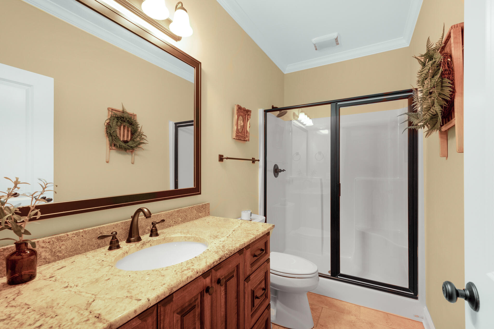 246 Southwest Regency Lane, Unit 101 Calhoun, GA 30701 - Photo 9 of 39 Full Bathroom