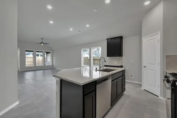 $2,495 | 307 Highland Bayou Drive, Conroe, TX 77304