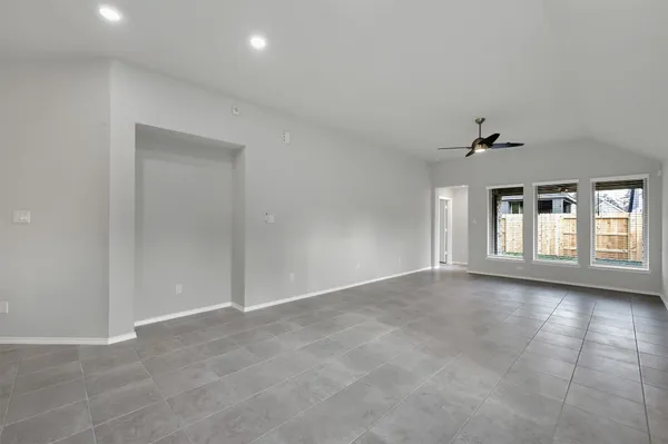 $2,495 | 307 Highland Bayou Drive, Conroe, TX 77304
