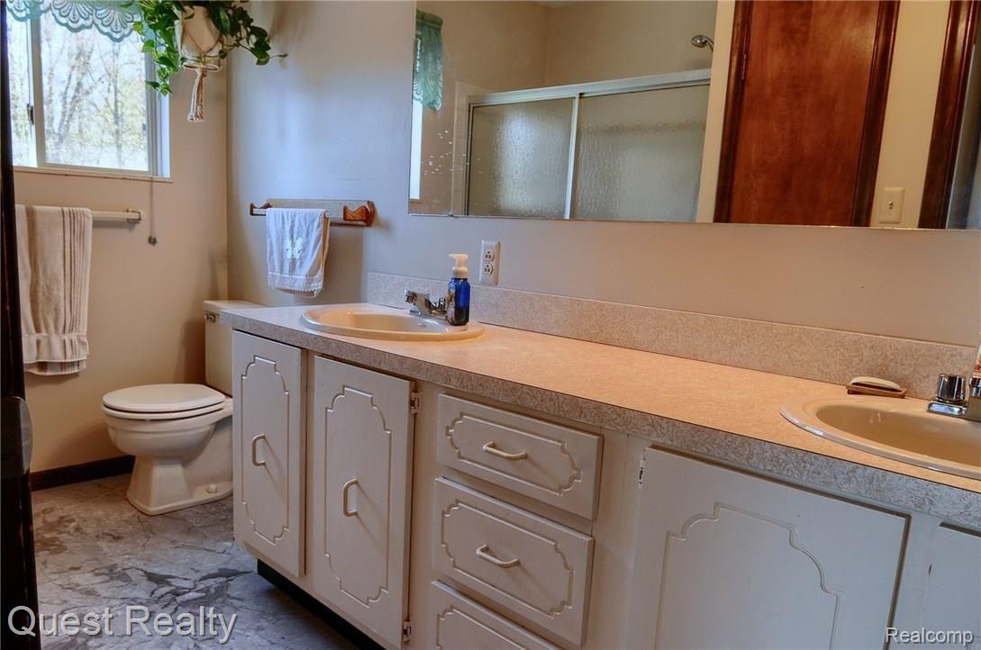 10395 Fish Lake Road Holly, MI 48442 - Photo 38 of 42 Bathroom.jpg