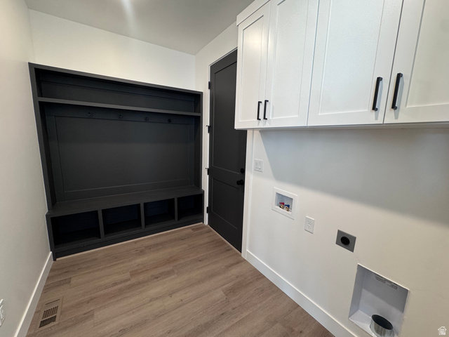 1301 1475 East, Unit 33 Payson, UT 84651 - Photo 10 of 10 Mudroom area featuring a built-in bench with cubby storage, wall hooks, and an upper shelf