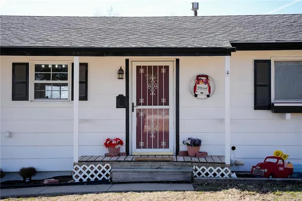 $380,000 | 11562 Northeast Packard Lane, Cameron, MO 64429