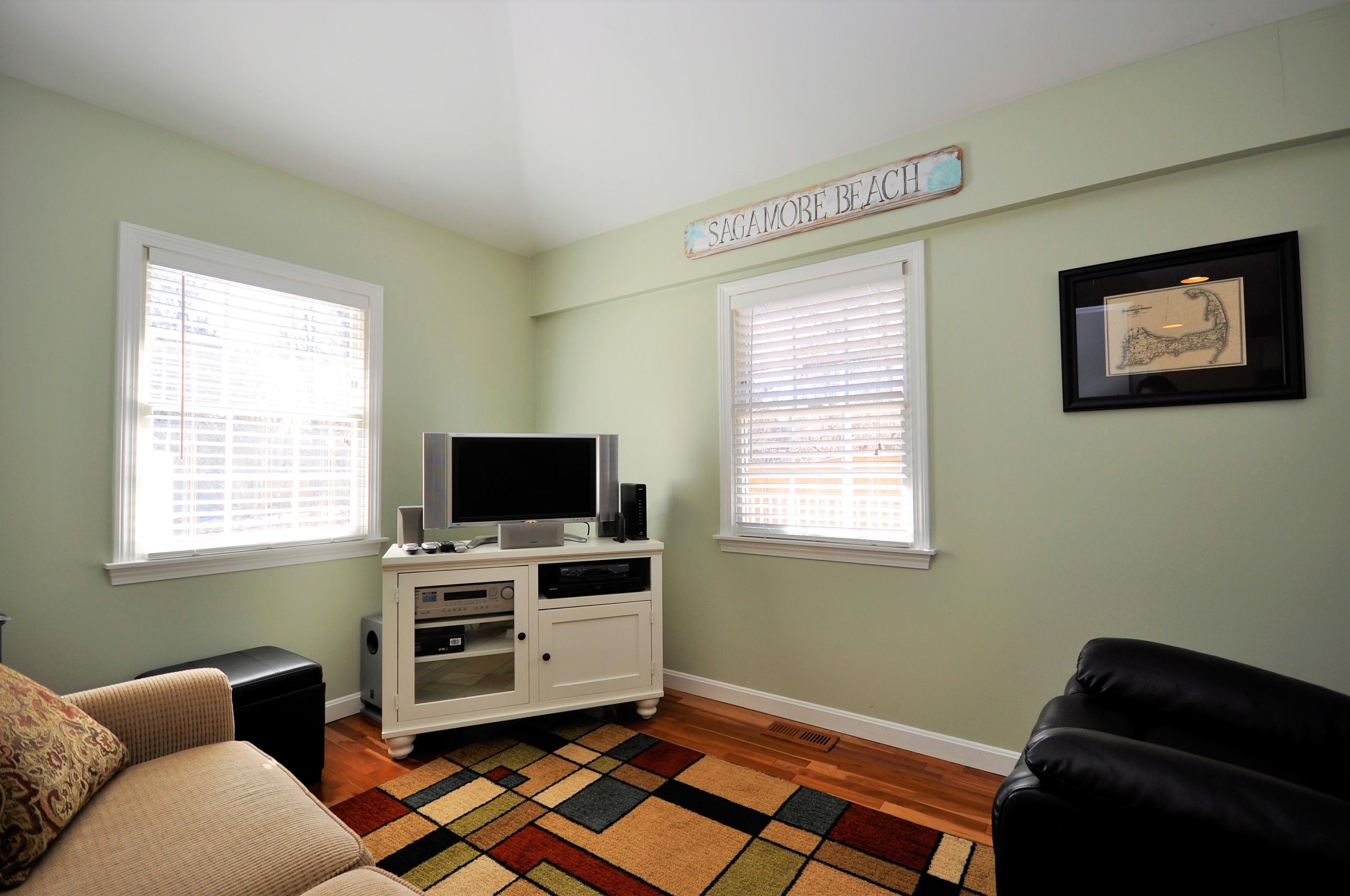 47 Lathrop Road Sagamore Beach, MA 02562 - Photo 13 of 24 Living area