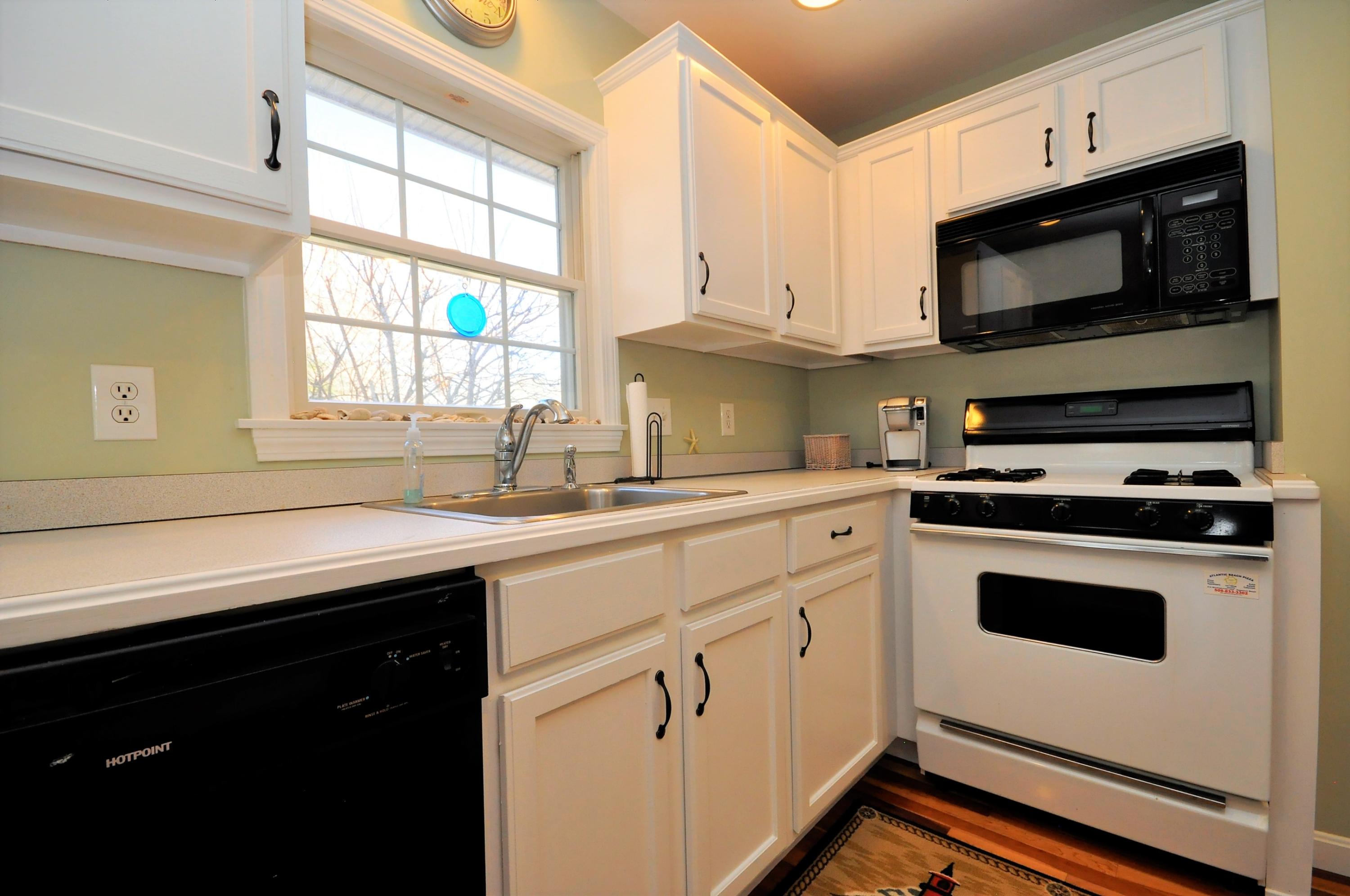 47 Lathrop Road Sagamore Beach, MA 02562 - Photo 10 of 24 Kitchen close up