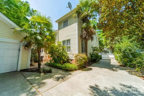 a view of a back yard of the house