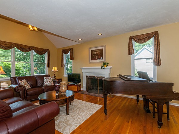 98 Croydon Road Norwood, MA 02062 - Photo 8 of 26 Gallery Image 8