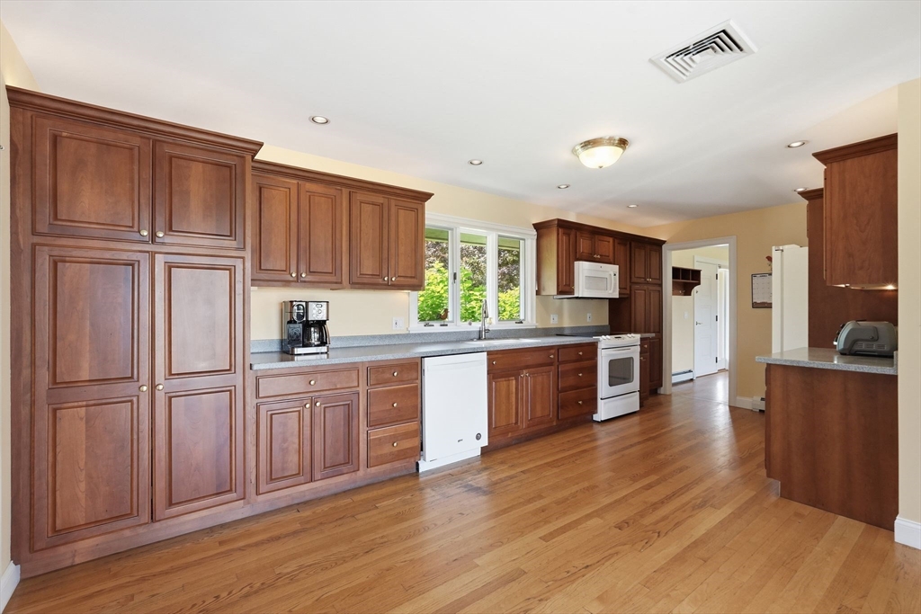 54 Sawmill Plain Road Deerfield, MA 01373 - Photo 11 of 42