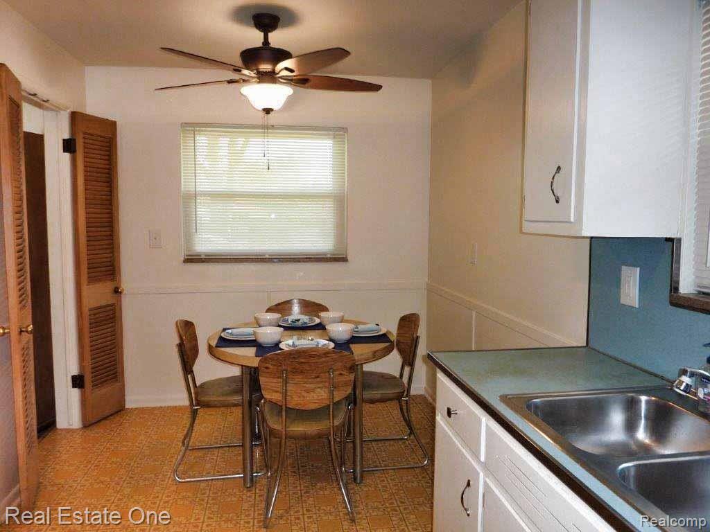 19637 Rensellor Street Livonia, MI 48152 - Photo 4 of 13