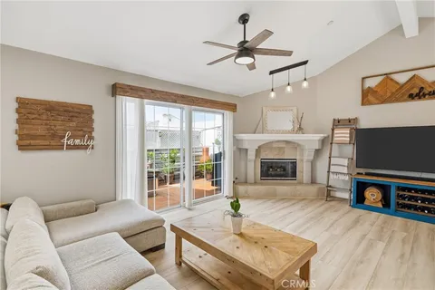 $1,250,000 | 2517 Ruhland Avenue, Unit B, Redondo Beach, CA 90278