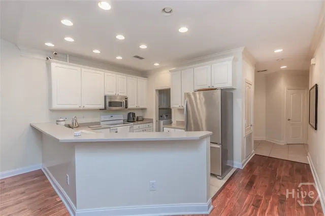 $360,000 | 411 Southbridge Boulevard, Unit 404, Savannah, GA 31405