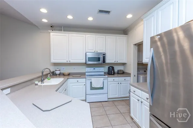 $360,000 | 411 Southbridge Boulevard, Unit 404, Savannah, GA 31405