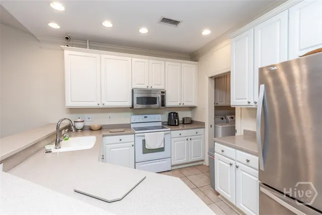 $360,000 | 411 Southbridge Boulevard, Unit 404, Savannah, GA 31405