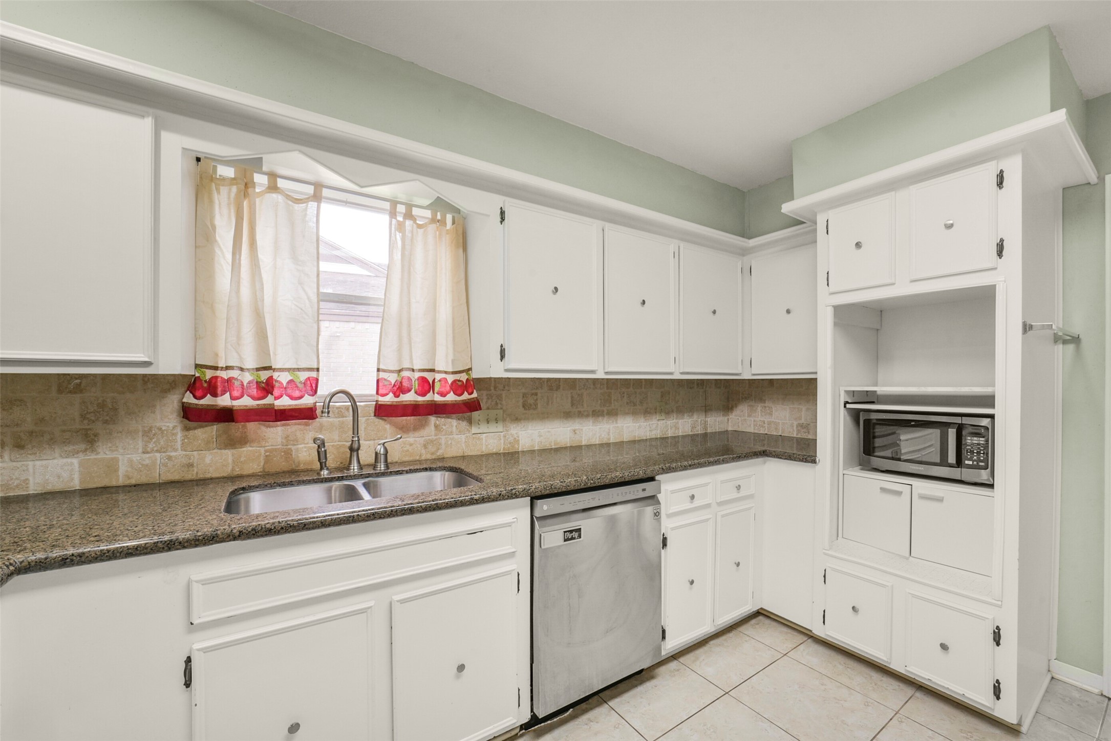8343 Waynemer Way Houston, TX 77040 - Photo 13 of 38 Kitchen area