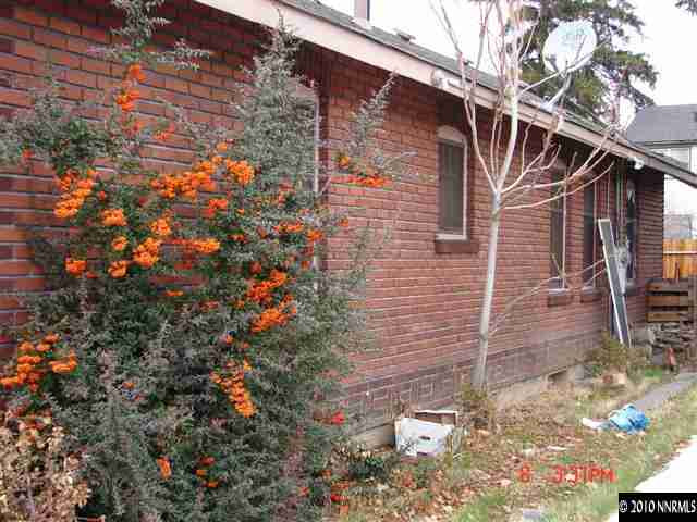 575 West 9th Street Reno, NV 89503 - Photo 6 of 9 a backyard of a house