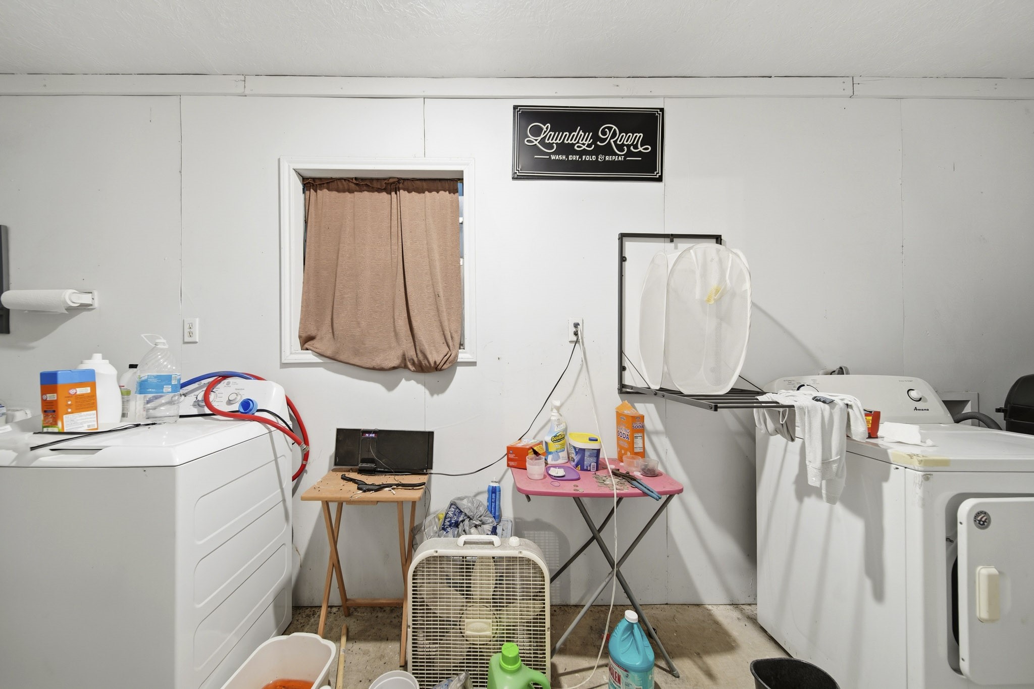 731 Meneley Road Winnie, TX 77665 - Photo 25 of 27 a utility room with dryer and washer