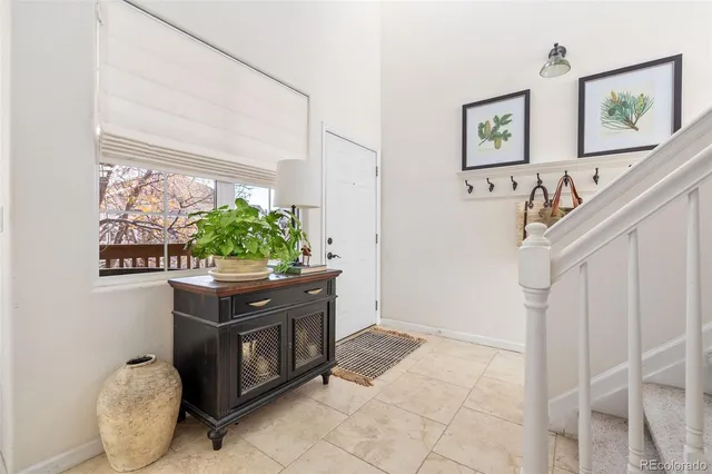 a view of entryway with furniture