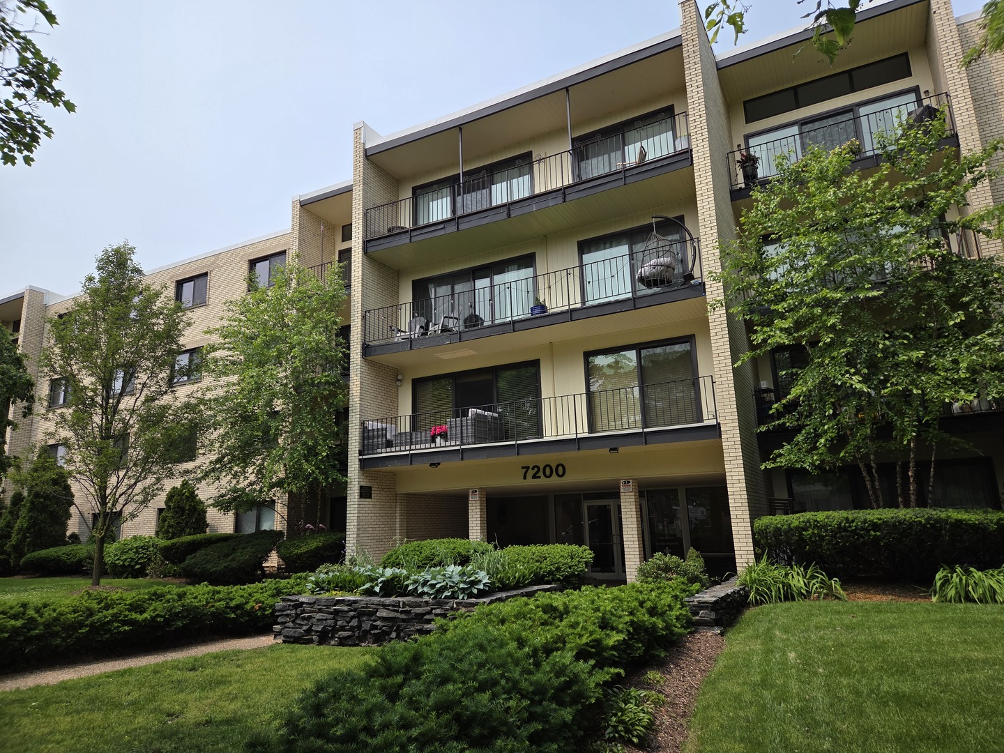 7200 North Ridge Boulevard, Unit 2K Chicago, IL 60645 - Photo 1 of 25 Gallery Image 1