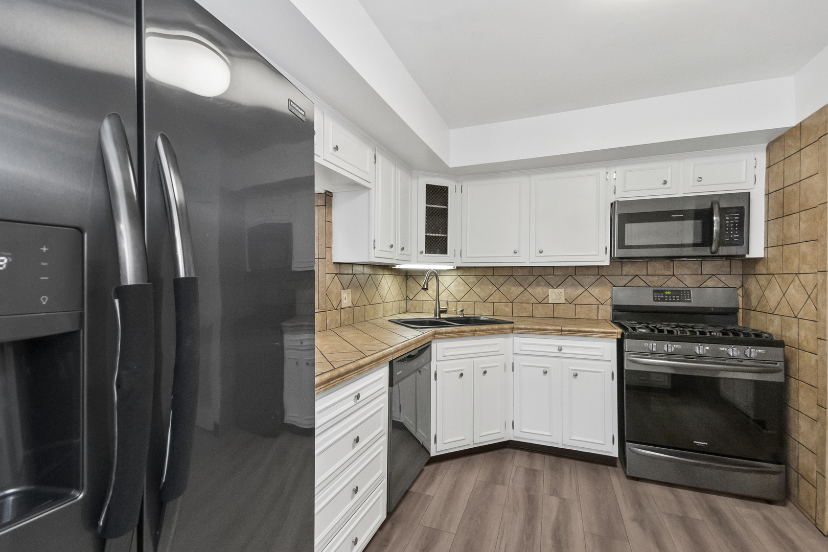 7200 North Ridge Boulevard, Unit 2K Chicago, IL 60645 - Photo 11 of 25 Gallery Image 11
