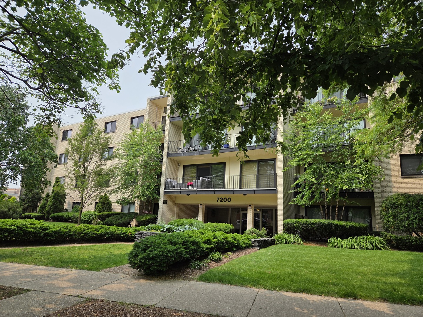 7200 North Ridge Boulevard, Unit 2K Chicago, IL 60645 - Photo 2 of 25 Gallery Image 2