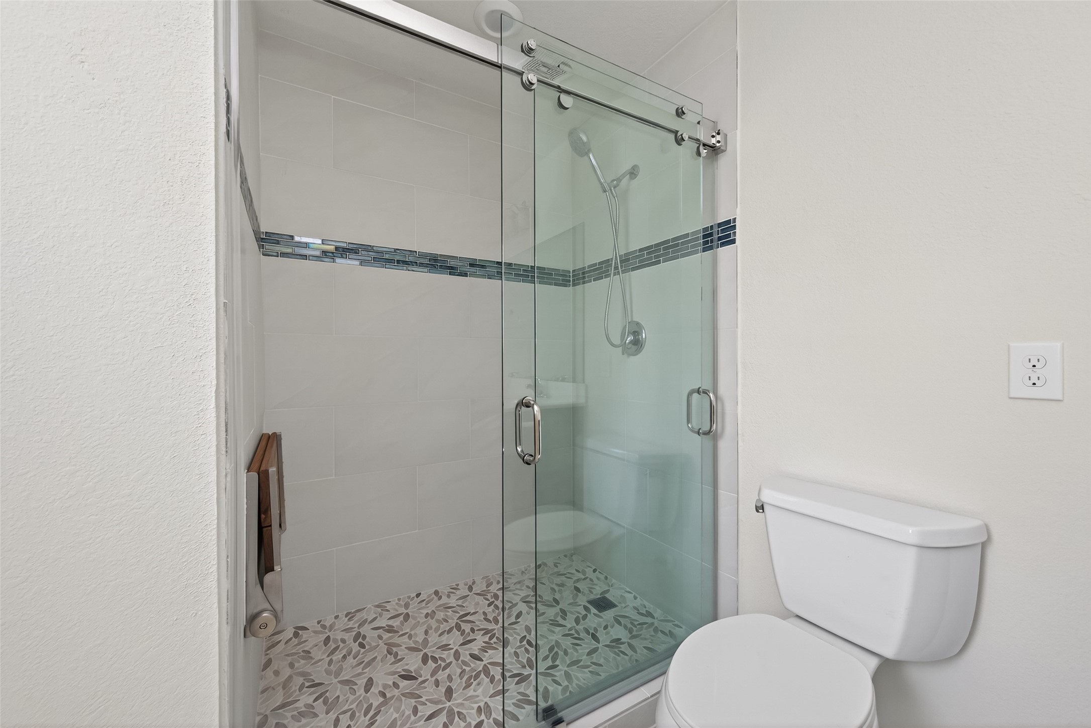 2754 Cayden Creek Way Conroe, TX 77304 - Photo 28 of 40 a bathroom with a shower and toilet