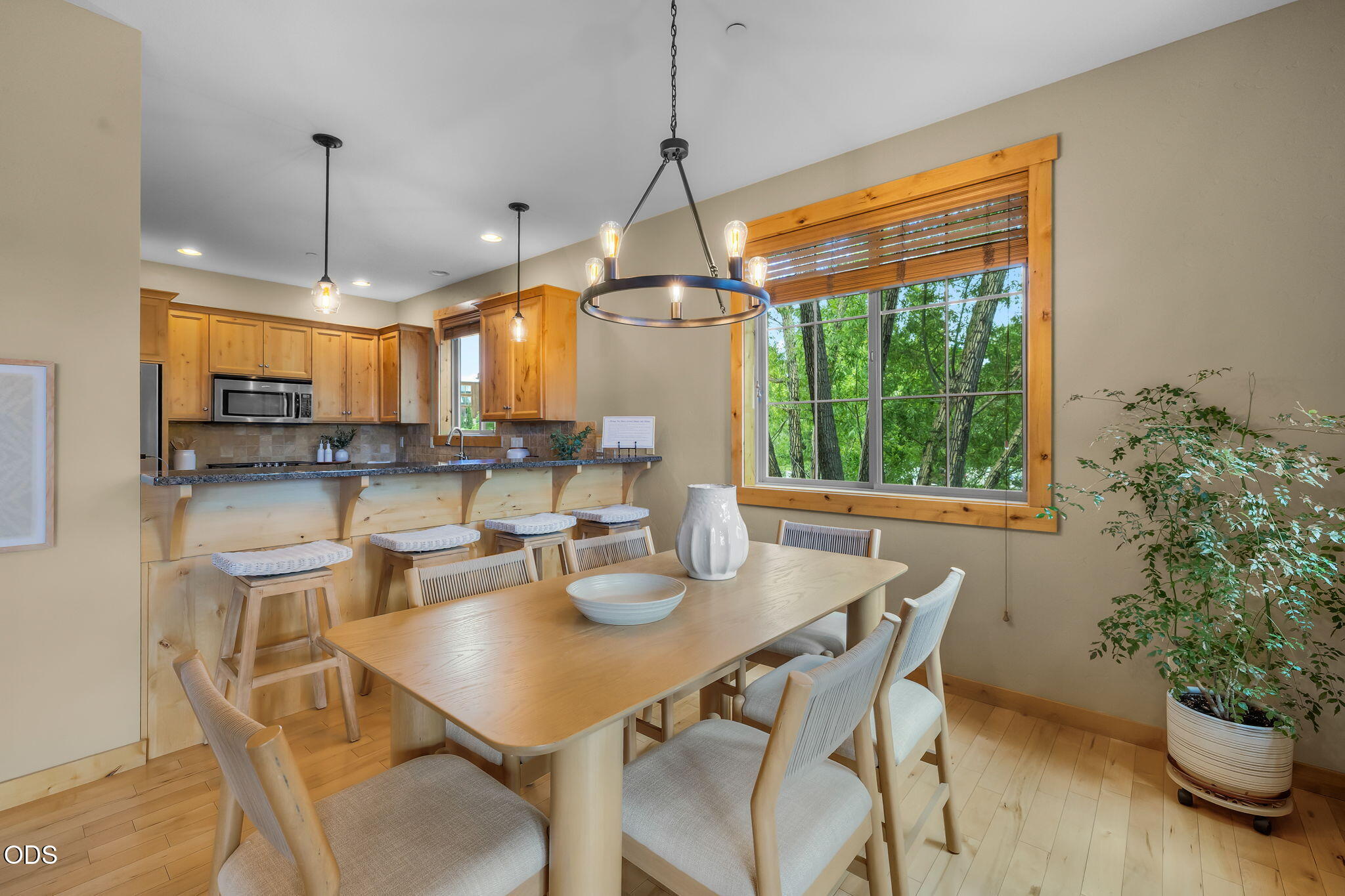 601 Southwest Otter Way Bend, OR 97702 - Photo 7 of 56