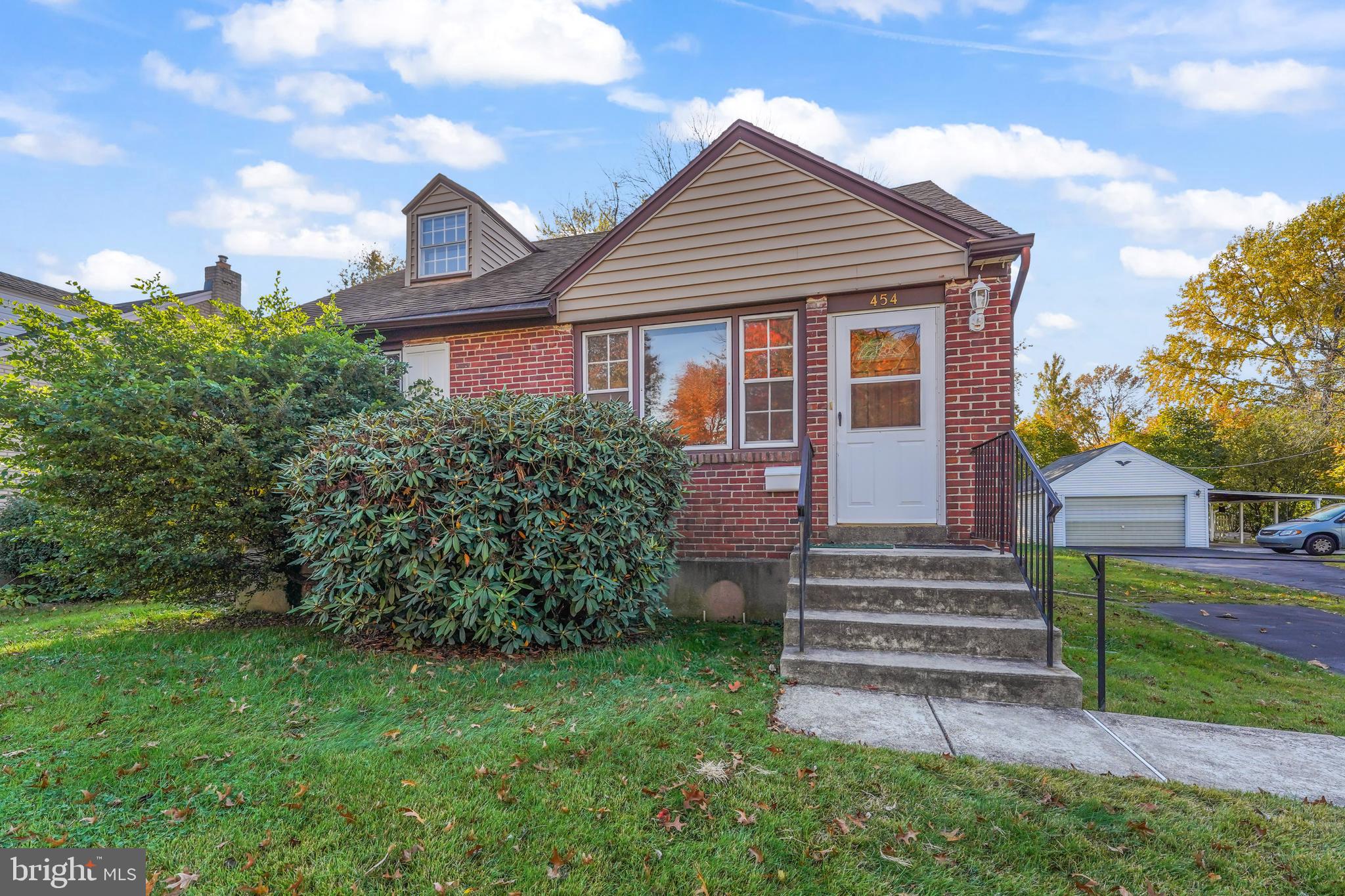 454 Larchwood Road Springfield, PA 19064 - Photo 3 of 35
