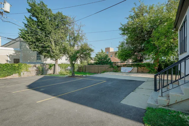 $1,550 | 123 North West Street, Unit 2R, Wheaton, IL 60187