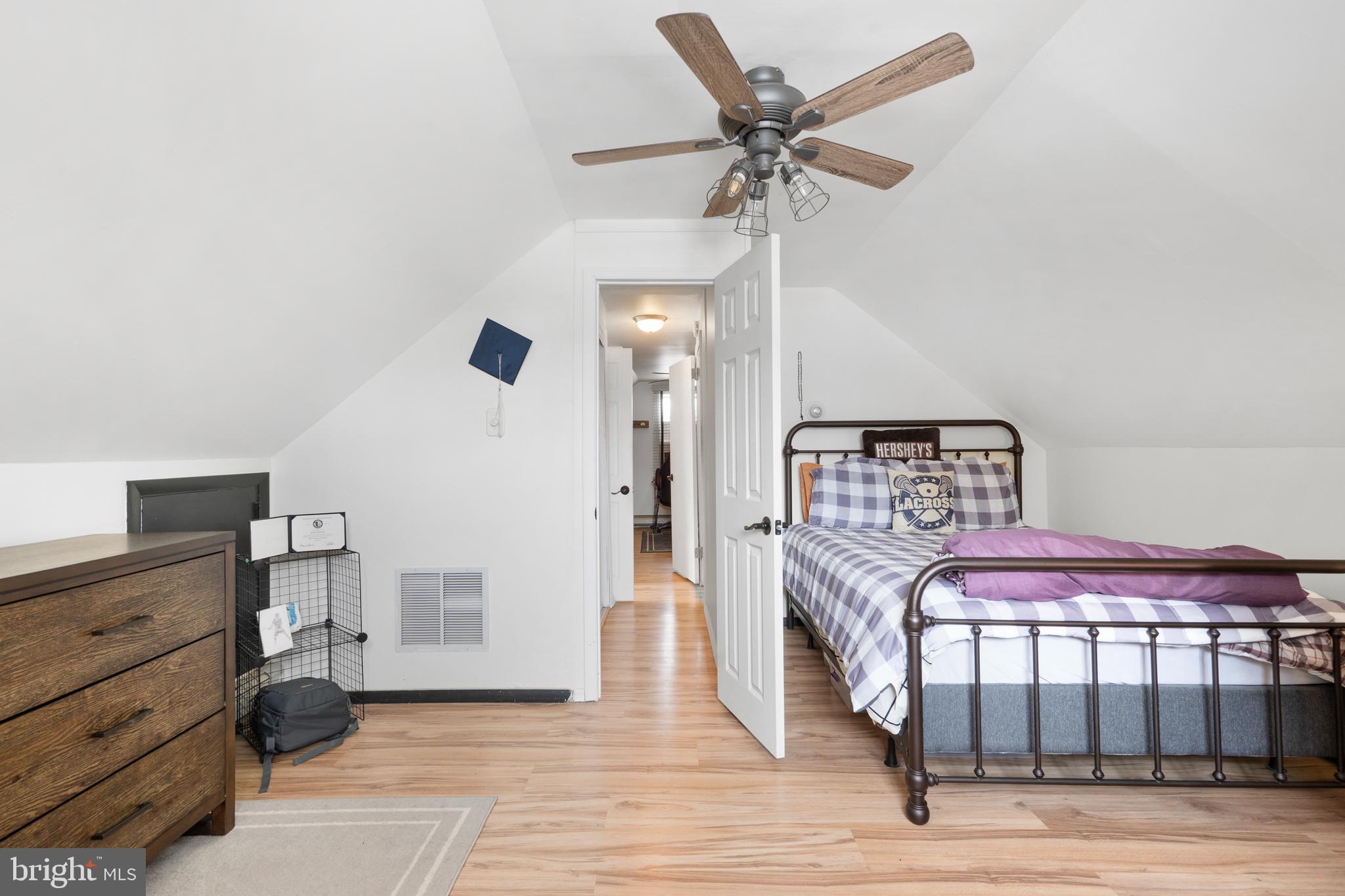 11003 Stevens Road Philadelphia, PA 19116 - Photo 25 of 42 2nd bedroom on 2nd level