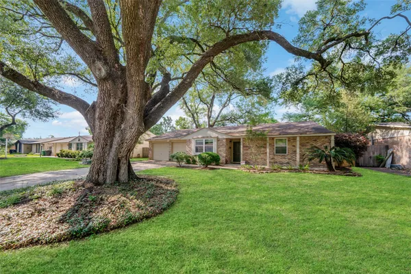 $1,950 | 9622 Highmeadow Drive, Houston, TX 77063
