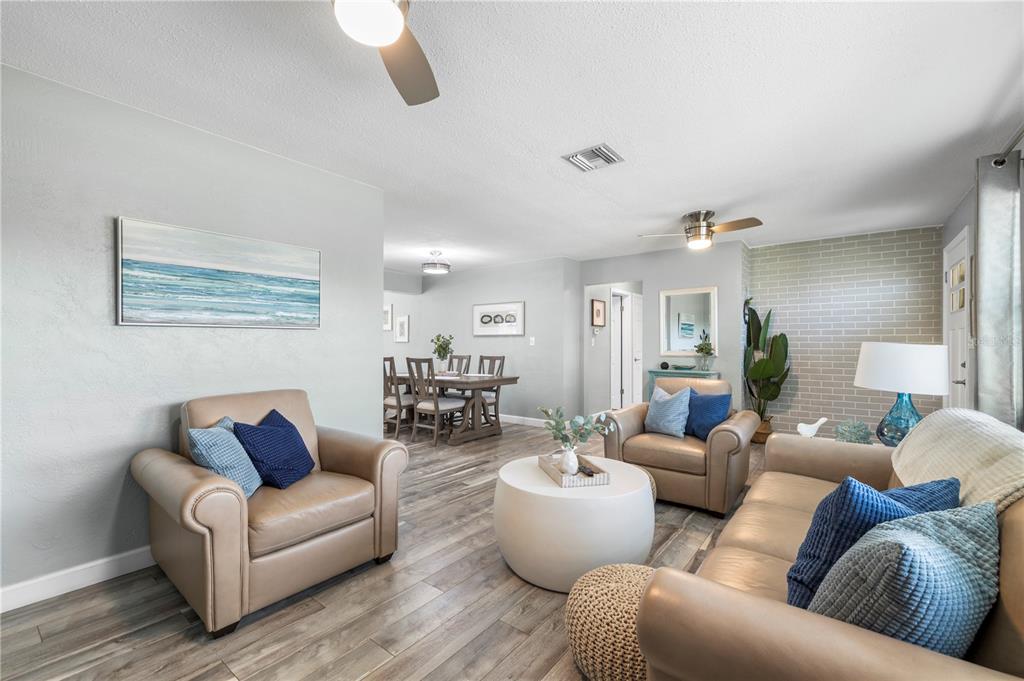 11781 68th Avenue Seminole, FL 33772 - Photo 4 of 60 a living room with furniture