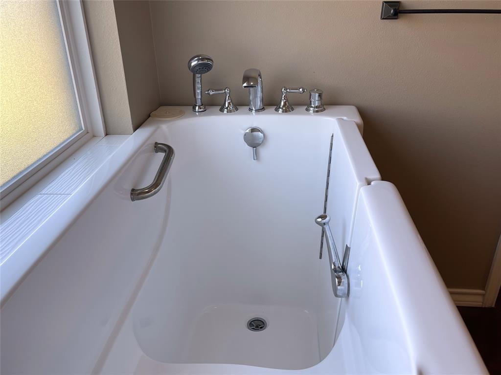 207 Northline Road Teague, TX 75860 - Photo 26 of 40 Walk-In Tub