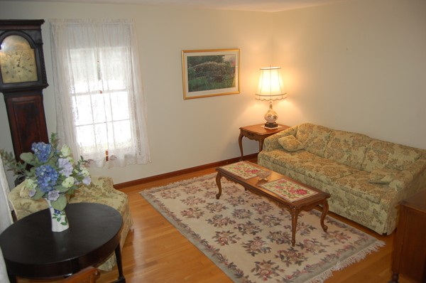 129 Pinecrest Road Holliston, MA 01746 - Photo 3 of 16 Gallery Image 3