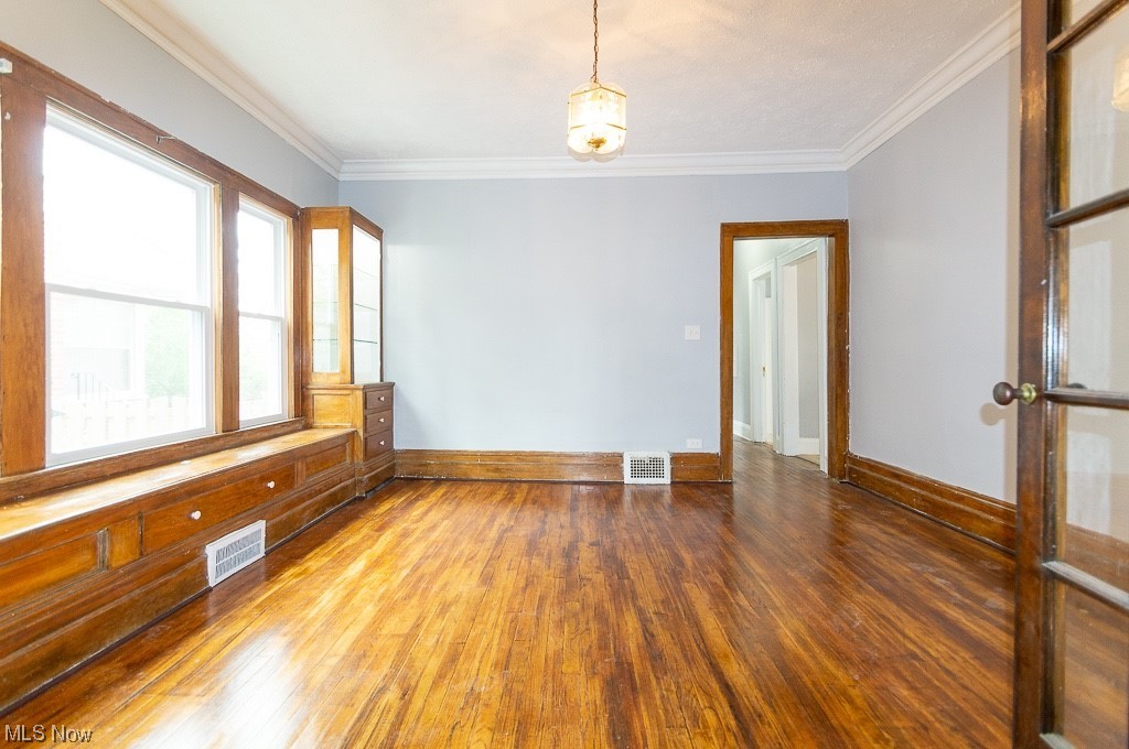 3572 Chelton Road Cleveland, OH 44120 - Photo 5 of 13