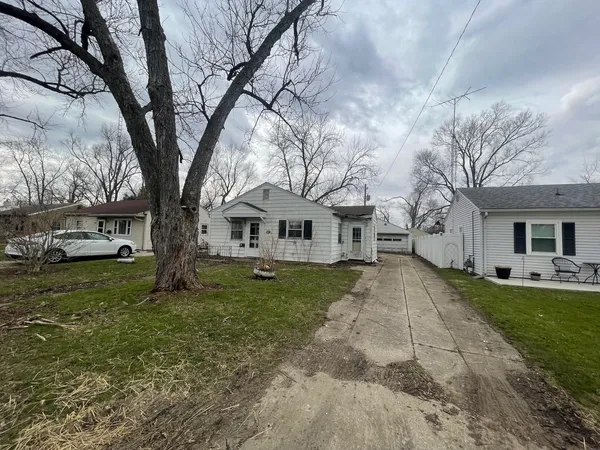 $45,000 | 725 Webster Circle East, Kankakee, IL 60901