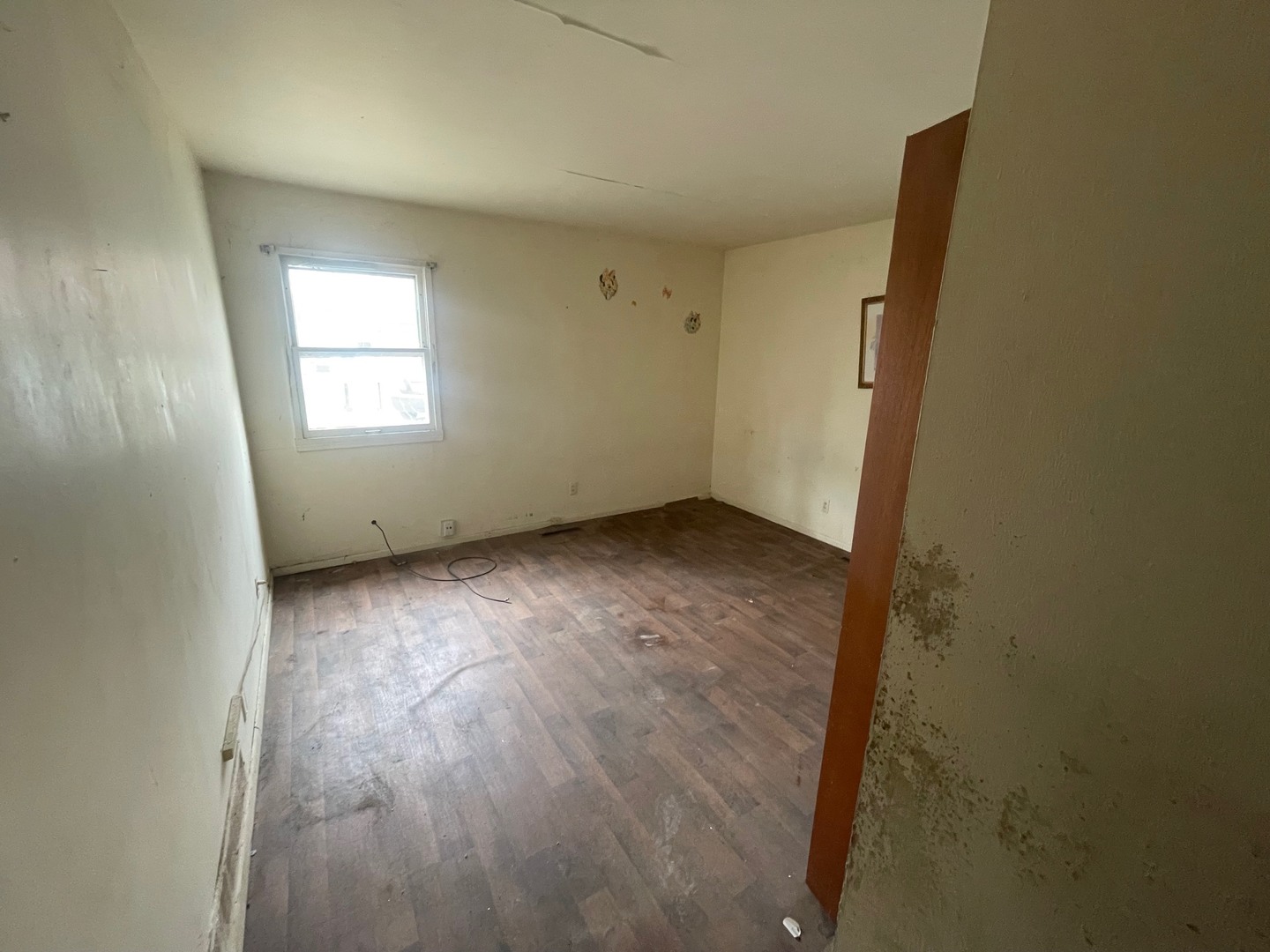 725 Webster Circle East Kankakee, IL 60901 - Photo 7 of 8 an empty room with wooden floor and windows