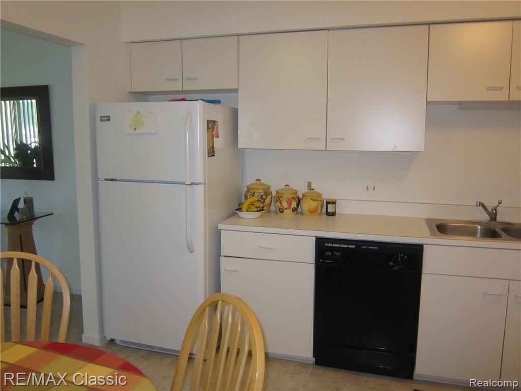 665 Camden Court, Unit 192 Rochester Hills, MI 48307 - Photo 10 of 20