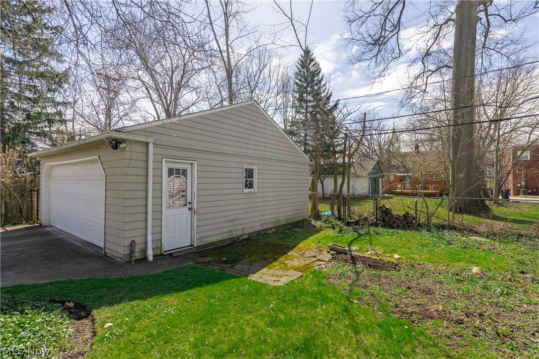 1050 Renfield Road Cleveland Heights, OH 44121 - Photo 38 of 41 Garage with a lawn