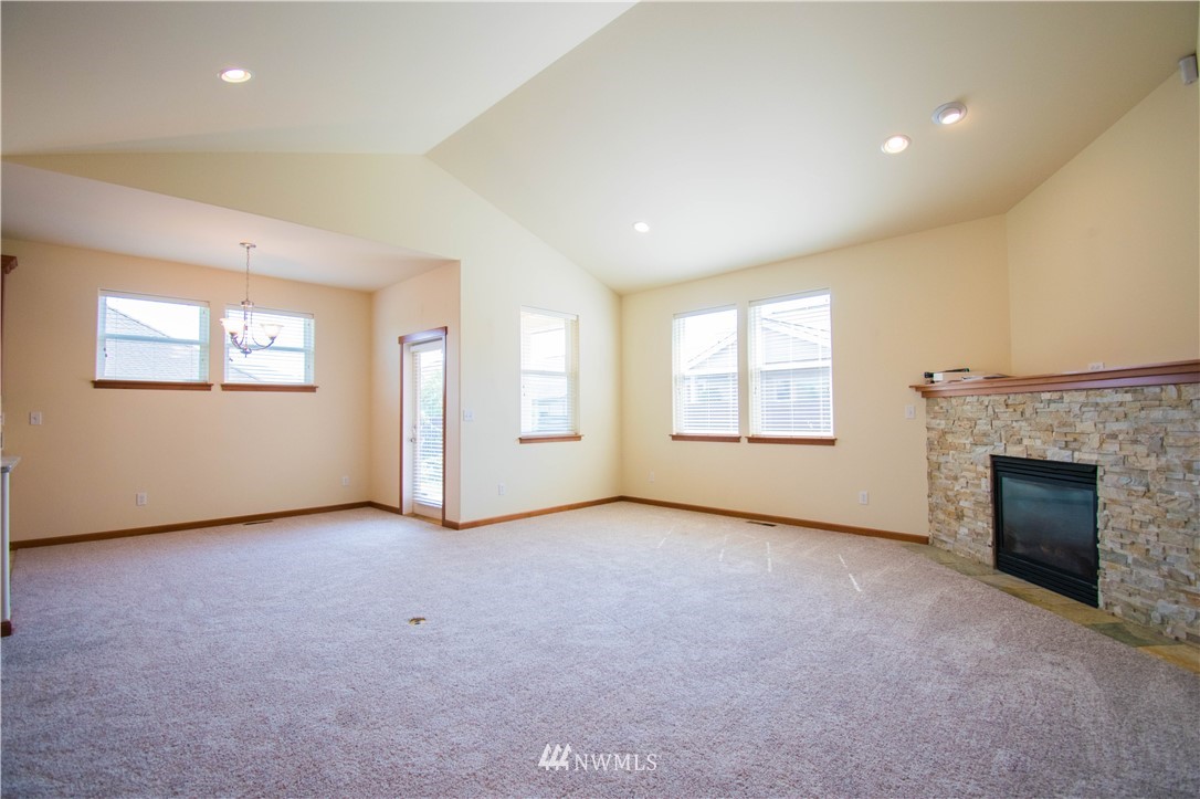 972 Chestnut Loop Mount Vernon, WA 98274 - Photo 3 of 22 Gallery Image 3