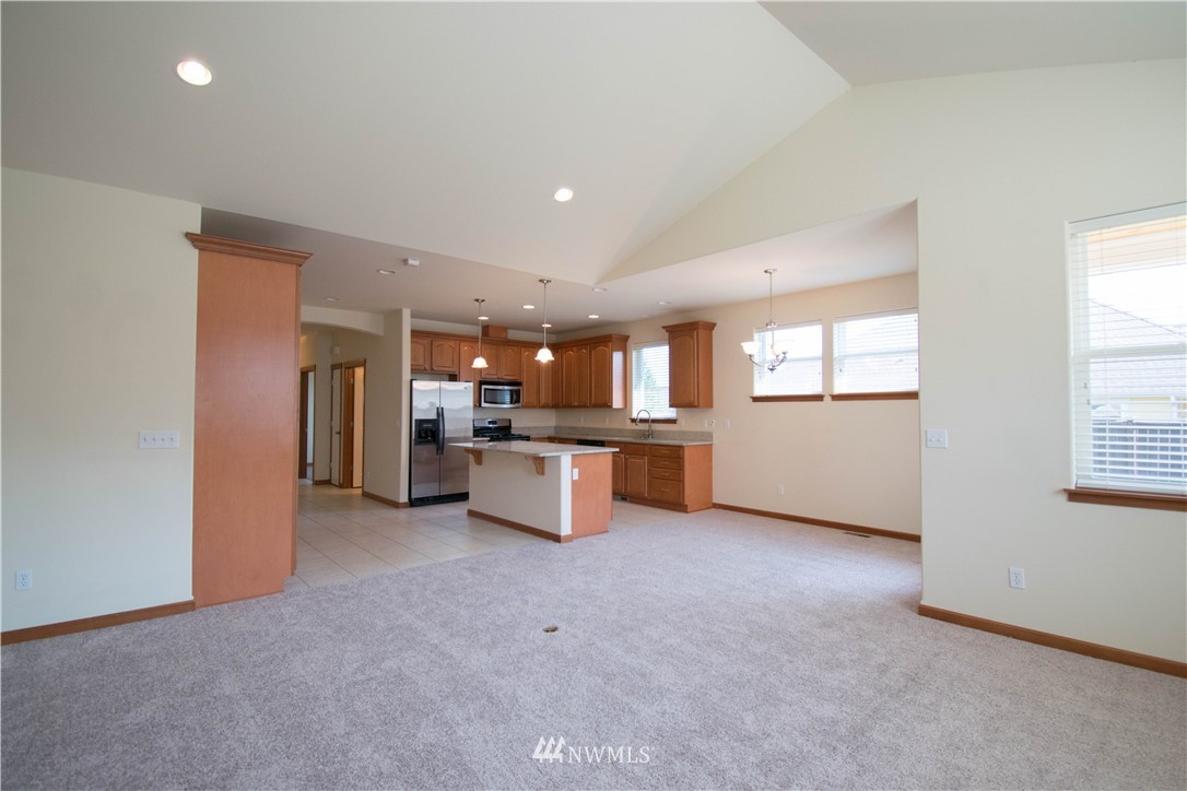 972 Chestnut Loop Mount Vernon, WA 98274 - Photo 4 of 22 Gallery Image 4