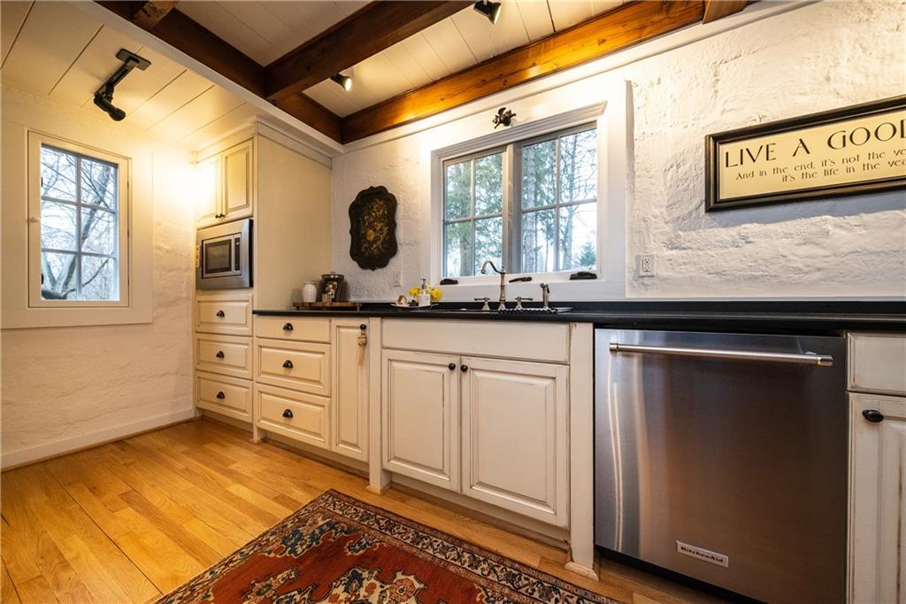 109 Buckingham Road Pittsburgh, PA 15215 - Photo 3 of 25 Gallery Image 3