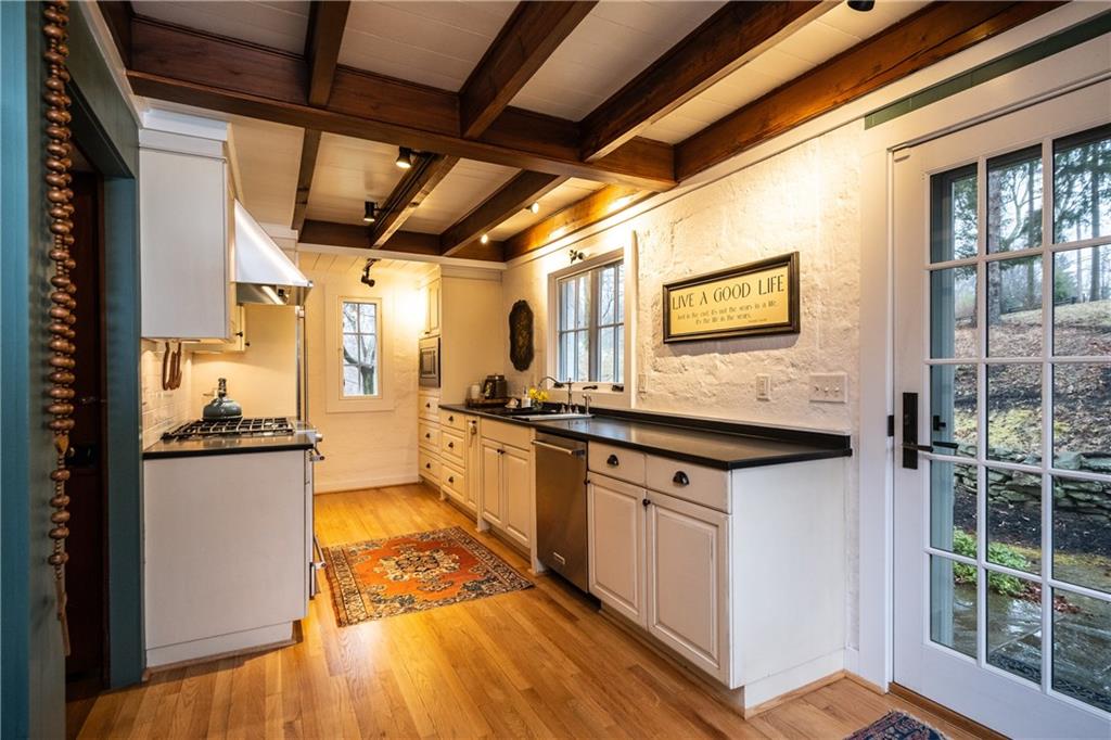 109 Buckingham Road Pittsburgh, PA 15215 - Photo 4 of 25 Gallery Image 4
