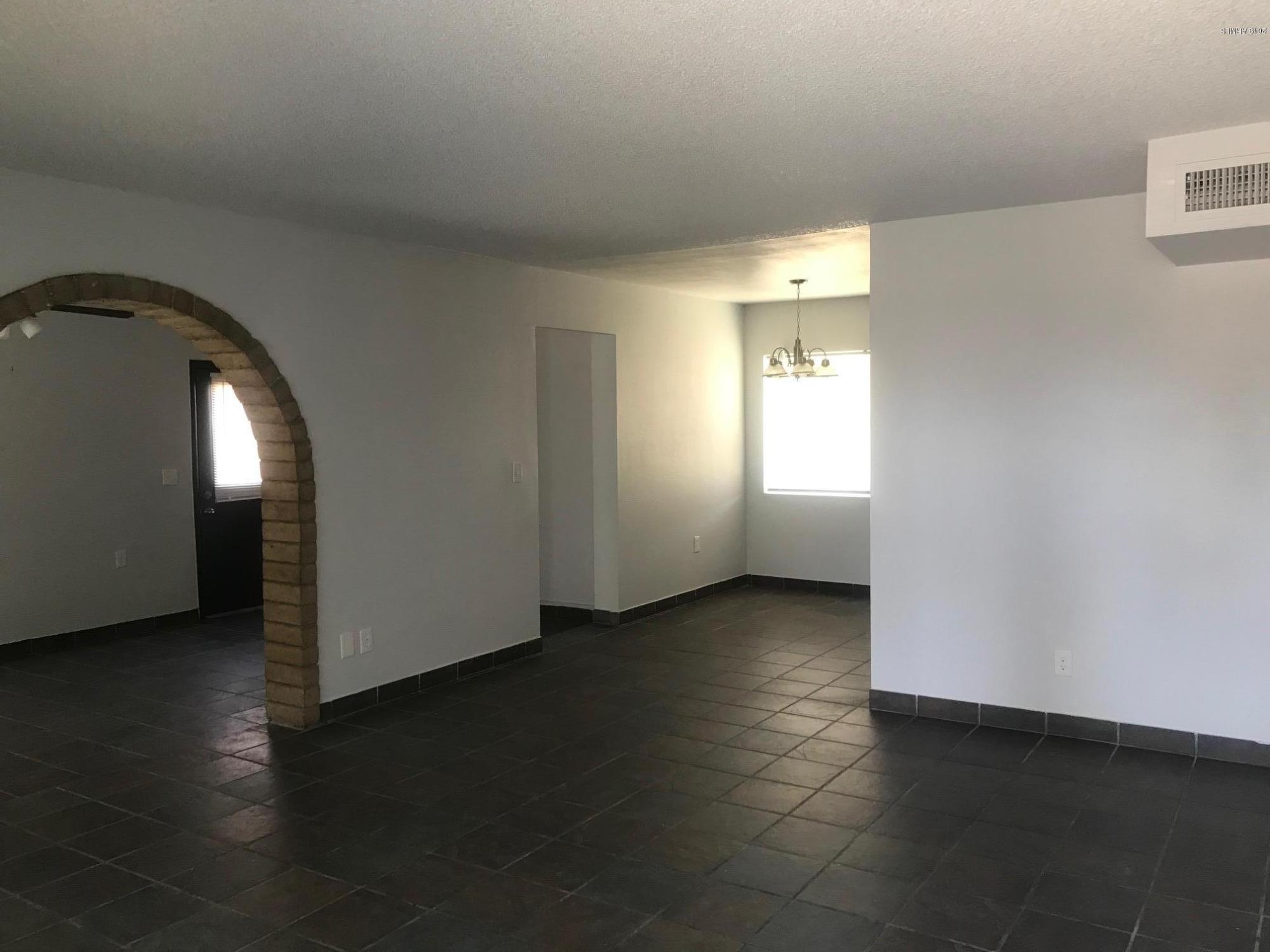 1645 West Carson Road Phoenix, AZ 85041 - Photo 3 of 10 IMG_6483