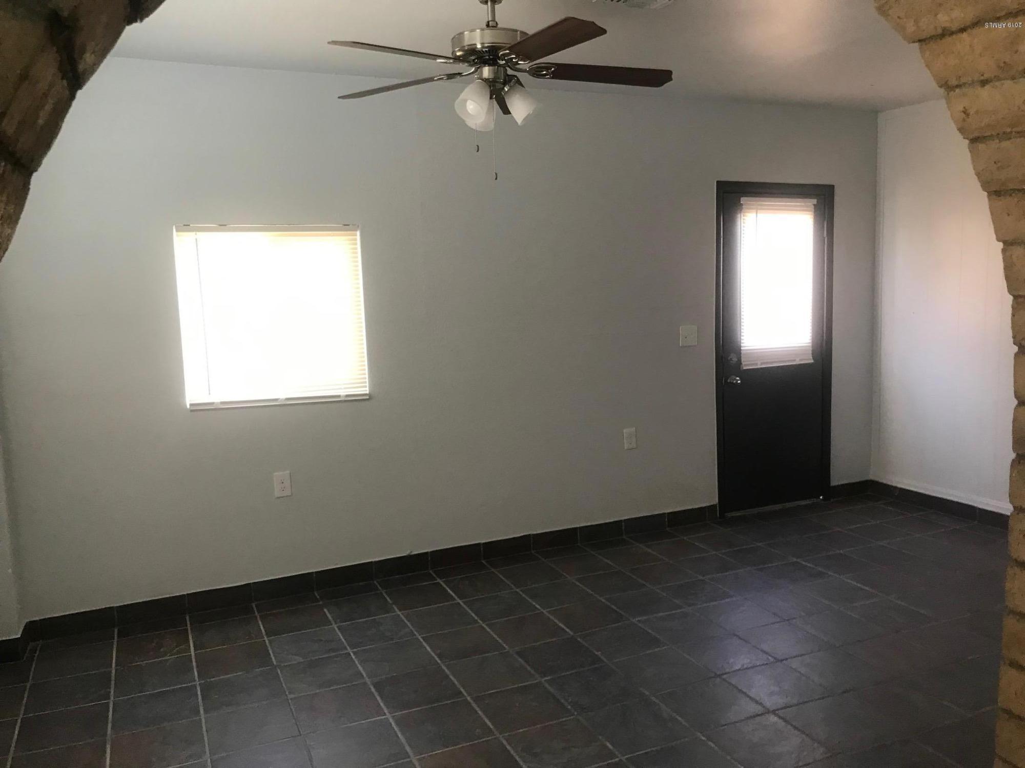 1645 West Carson Road Phoenix, AZ 85041 - Photo 5 of 10 IMG_6484