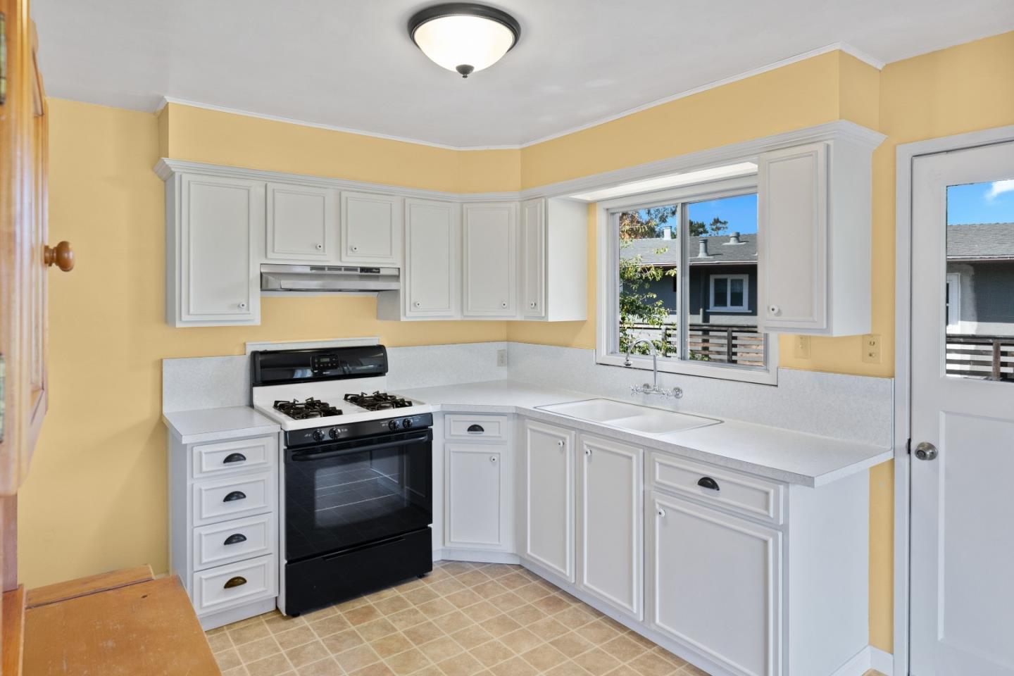 1080 Paloma Road Del Rey Oaks, CA 93940 - Photo 11 of 39 Gallery Image 11