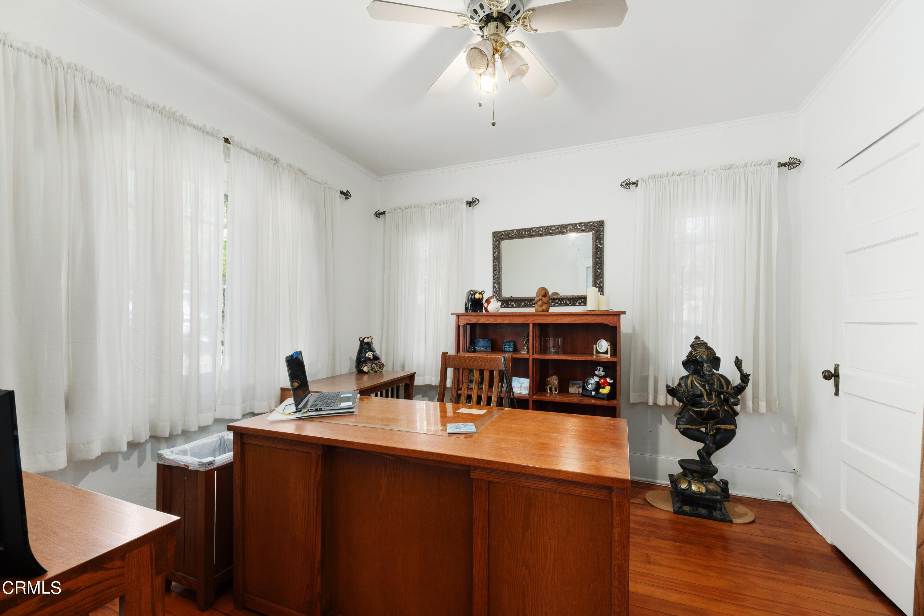 1640 Brigden Road Pasadena, CA 91104 - Photo 16 of 39 a room with a table chairs and wooden floor