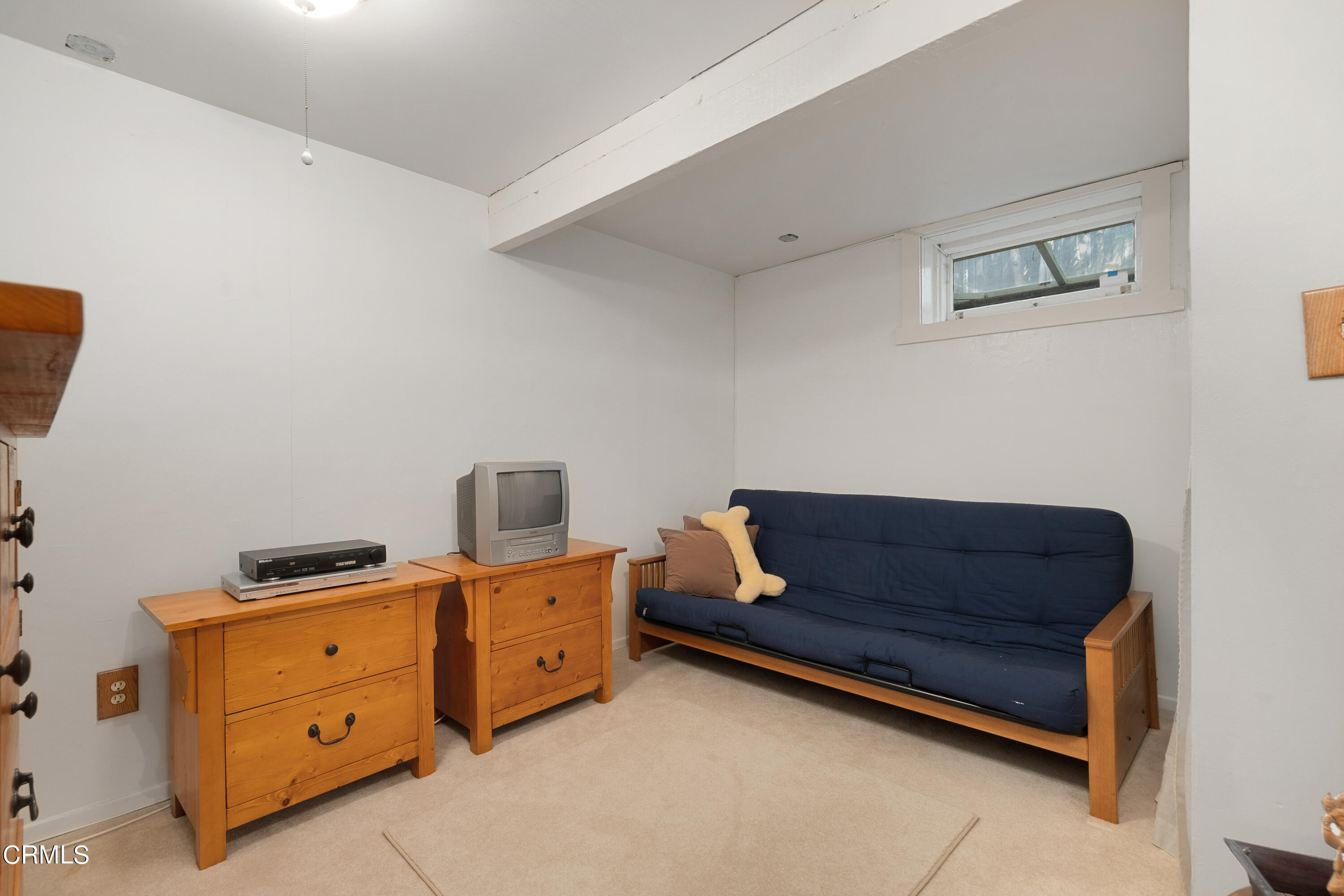 1640 Brigden Road Pasadena, CA 91104 - Photo 36 of 39 a living room with furniture