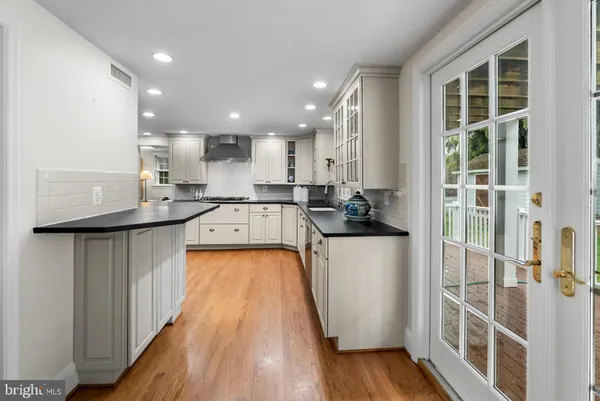 $999,999 | 6420 15th Street, Alexandria, VA 22307