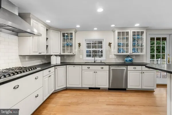 $999,999 | 6420 15th Street, Alexandria, VA 22307