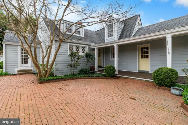 $999,999 | 6420 15th Street, Alexandria, VA 22307